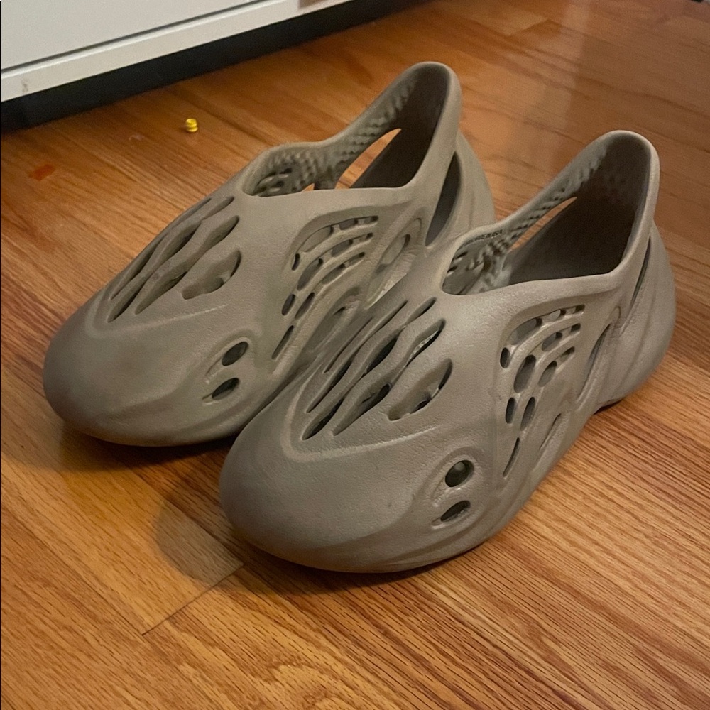 Yeezy Foam Runner size 10